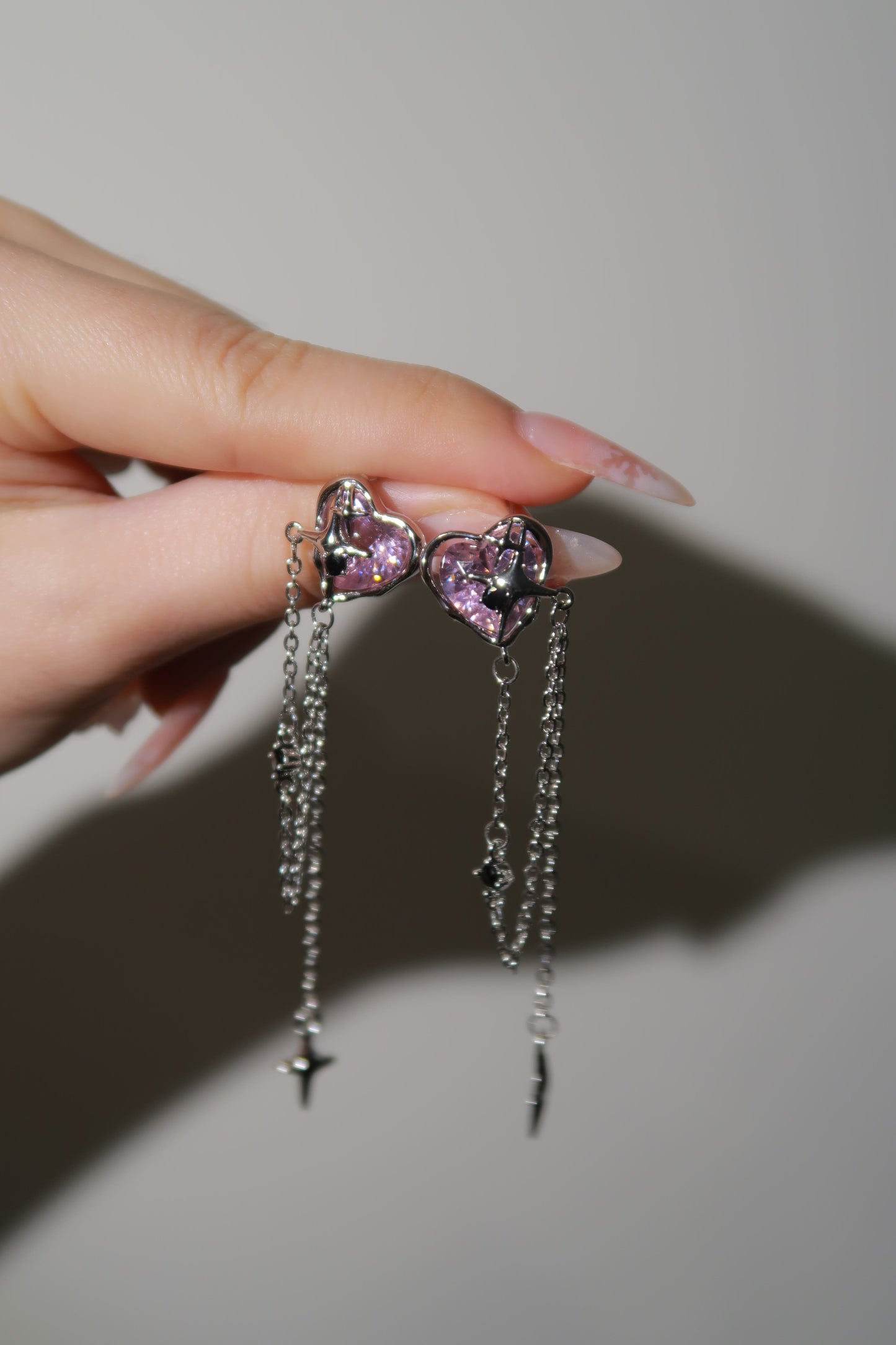 그림자가 드리운 사랑 귀걸이