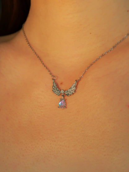 Teardrop-shaped Angel Wings Necklace