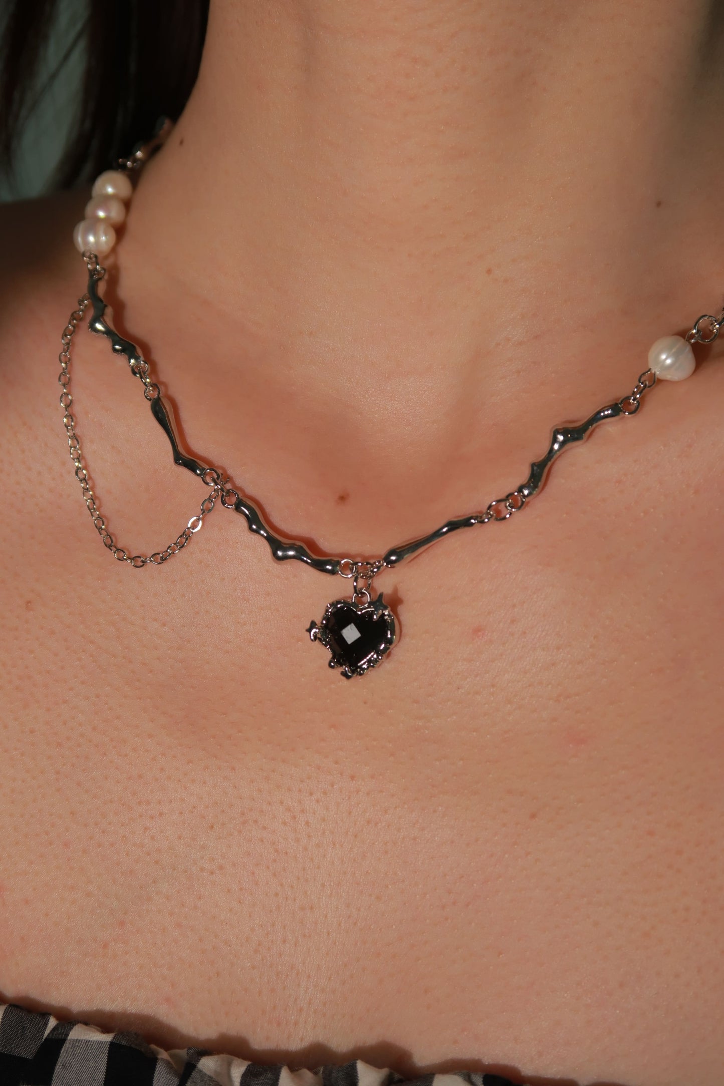 Black Gem Heart-Shaped Pearl Pendant Necklace