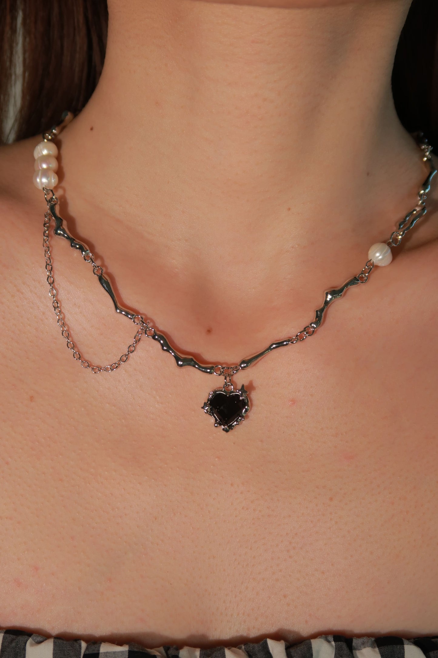 Black Gem Heart-Shaped Pearl Pendant Necklace