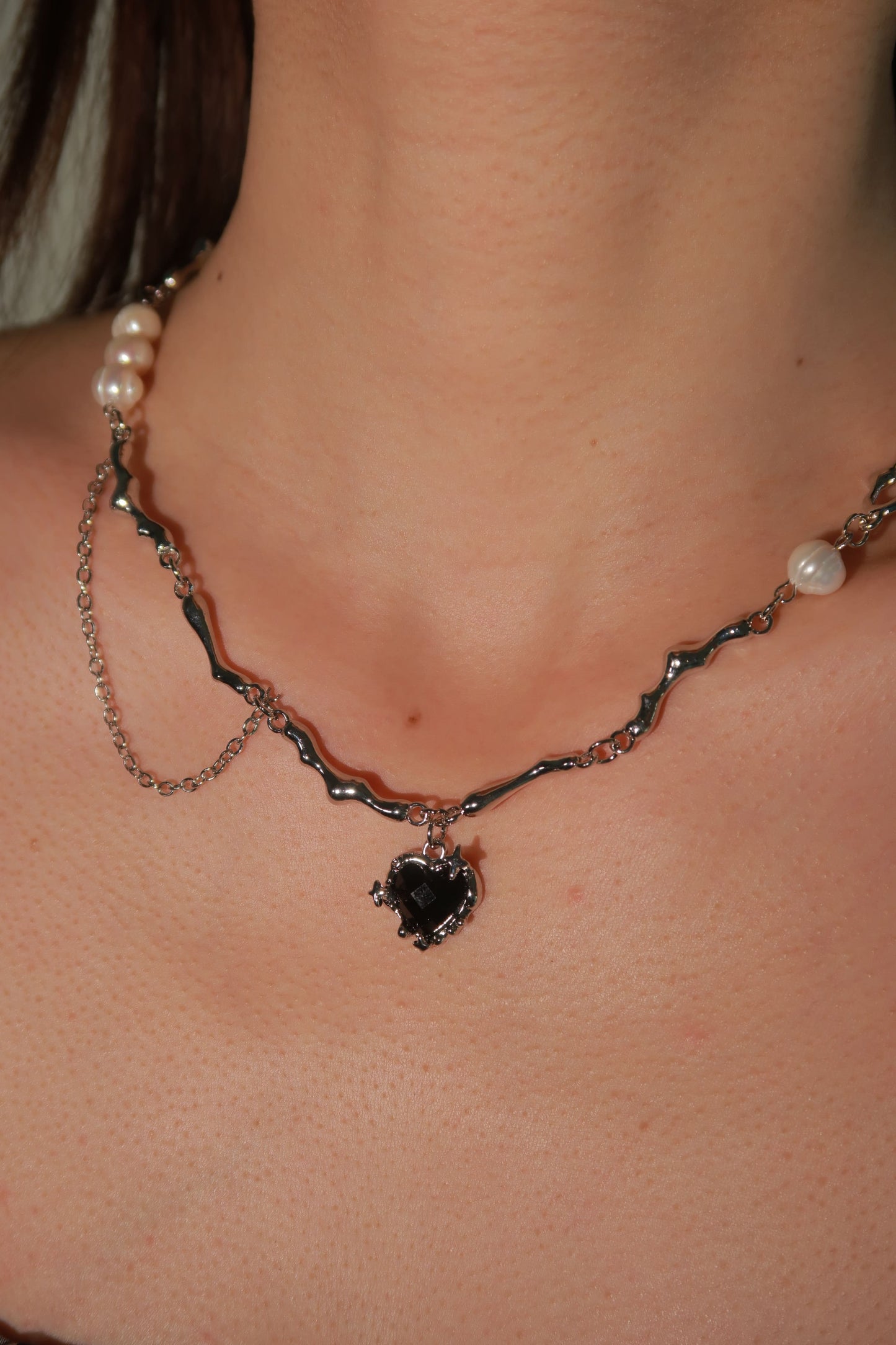 Black Gem Heart-Shaped Pearl Pendant Necklace