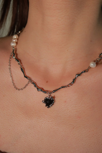 Black Gem Heart-Shaped Pearl Pendant Necklace