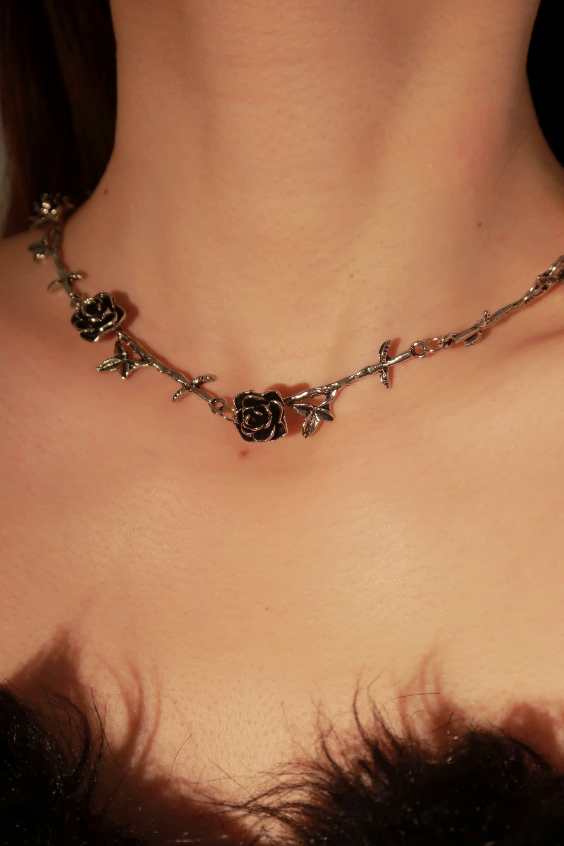 vintage-look_rose_necklace