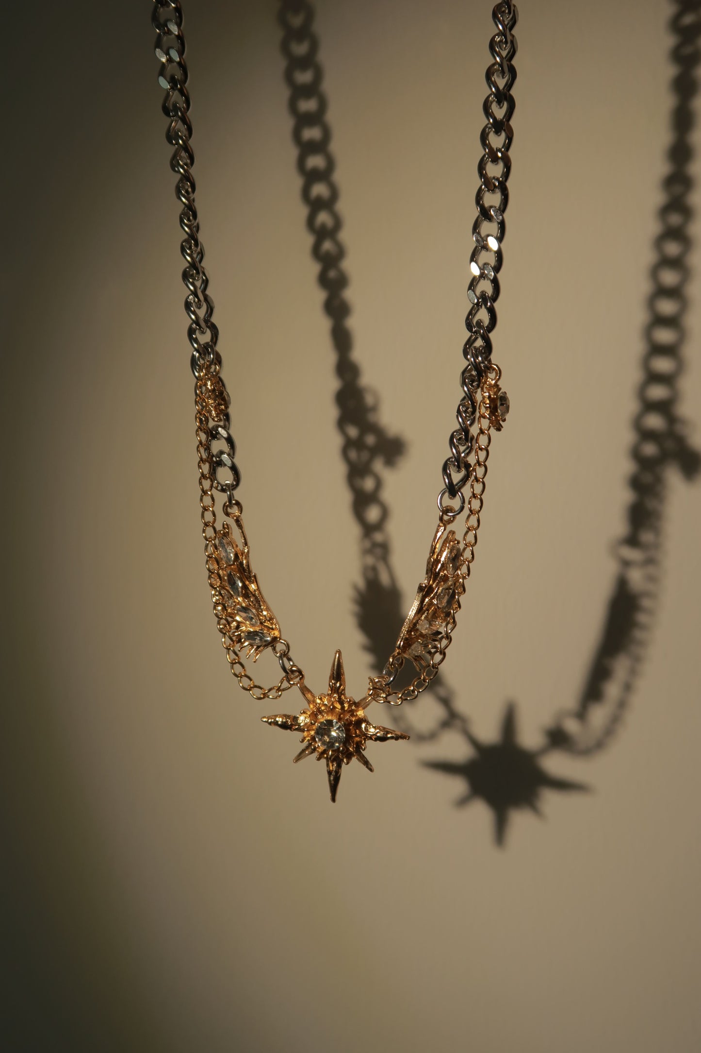 天使の羽のチョーカーネックレス