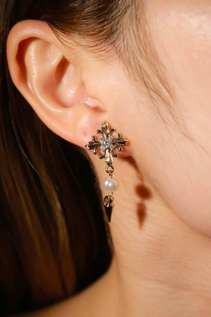 Divine Pearl Earrings